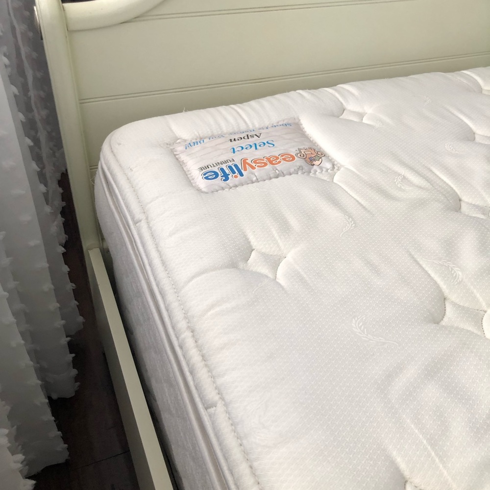 Tween sized bed - Picture 4 of 4